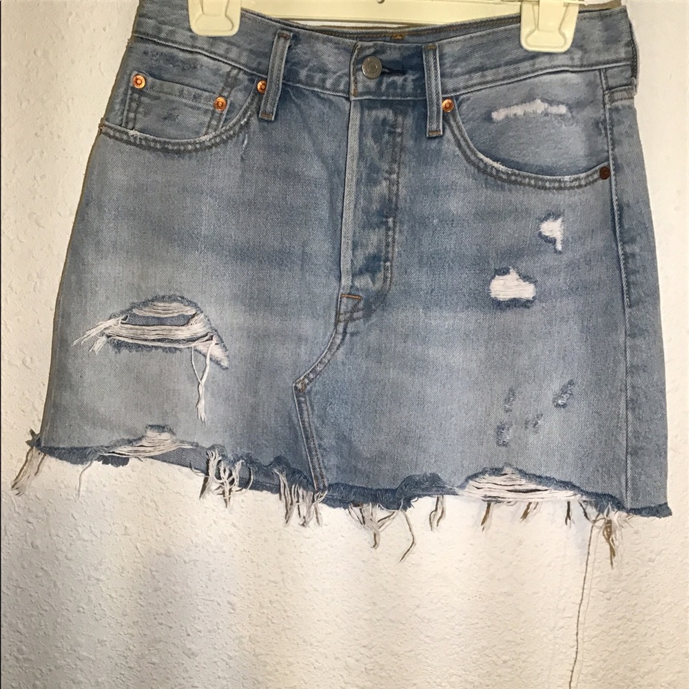 Levi’s  vintage “big E” short jeans skirt size 28